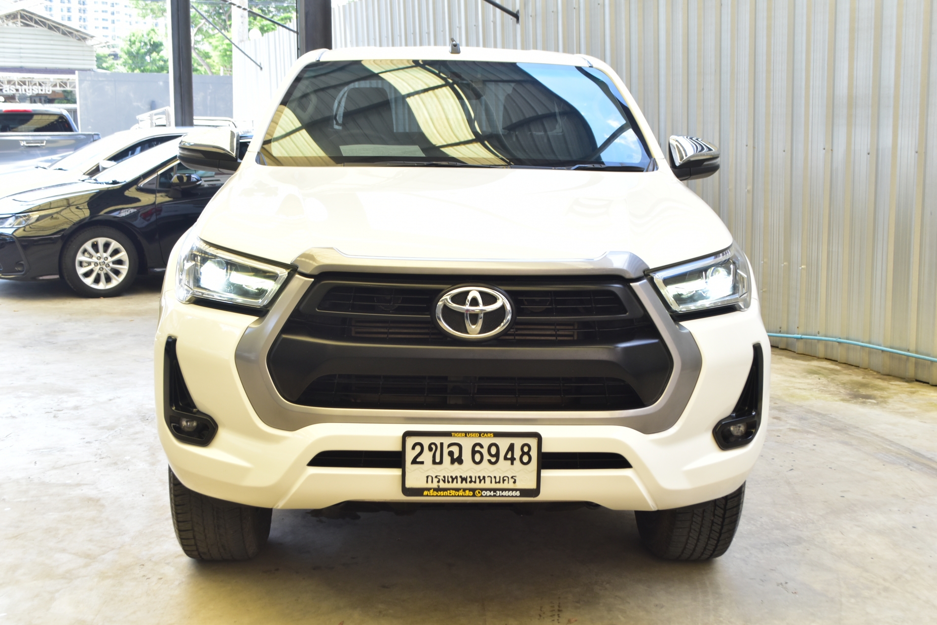 Car4Sure - 2021 TOYOTA HILUX REVO 2.4 Doublecab Prerunner MID