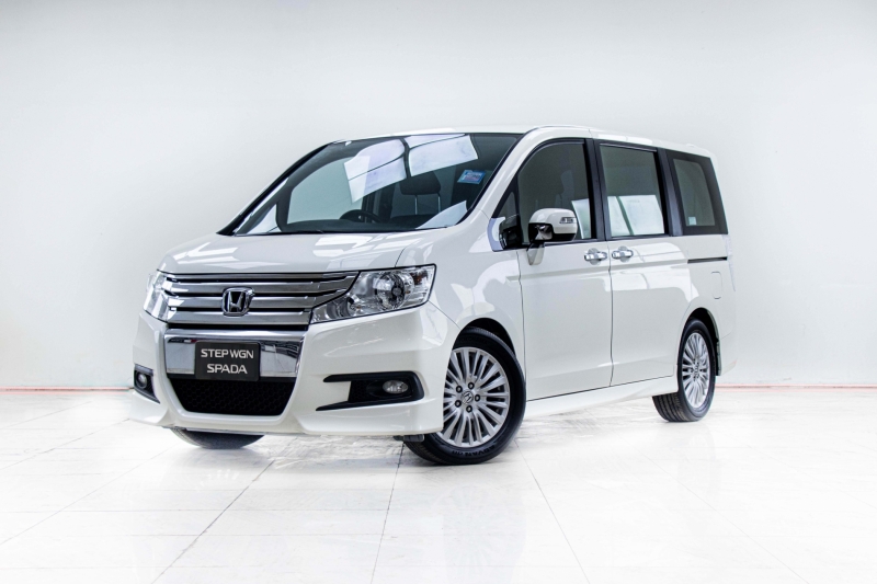 2013 HONDA STEPWAGON 2.0 SPADA