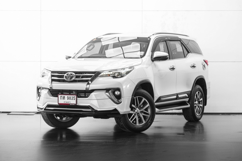 2017 TOYOTA FORTUNER 2.4 V