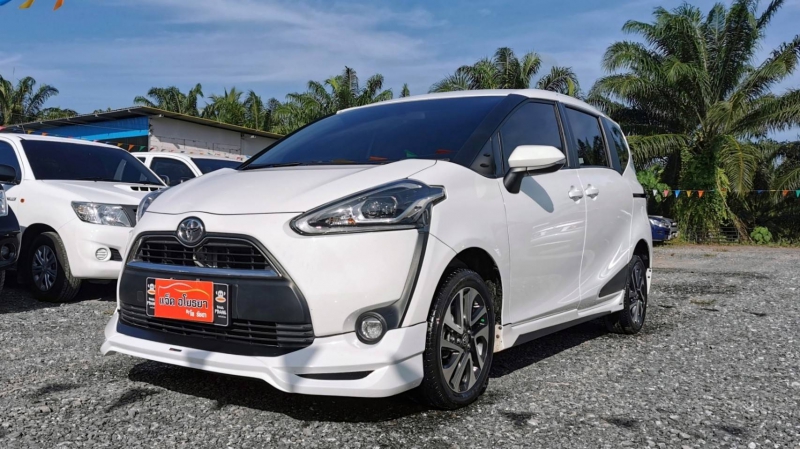 2017 TOYOTA SIENTA 1.5 V
