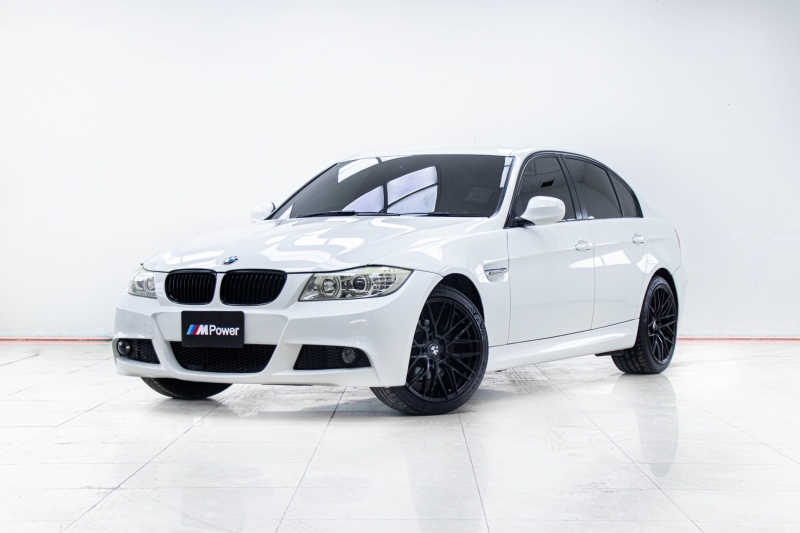 2013 BMW SERIES 3 318i (4Dr)