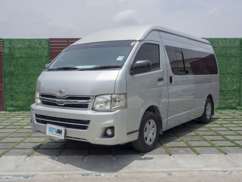 2013 TOYOTA COMMUTER 2.5 D4D