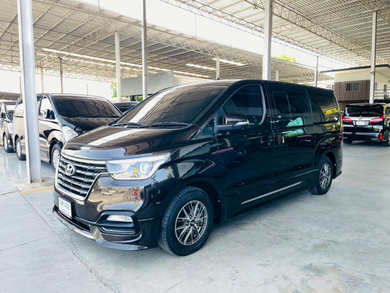 2021 HYUNDAI H-1 2.5 DELUXE