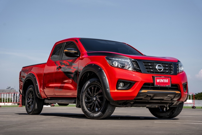 2019 NISSAN NAVARA NP300 KING CAB 2.5 E CALIBRE Black Edition