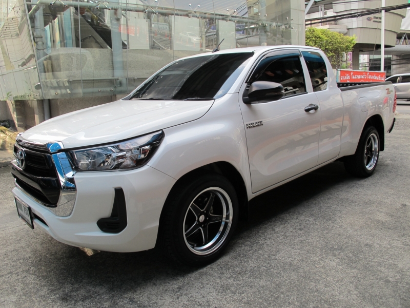 2021 TOYOTA HILUX REVO