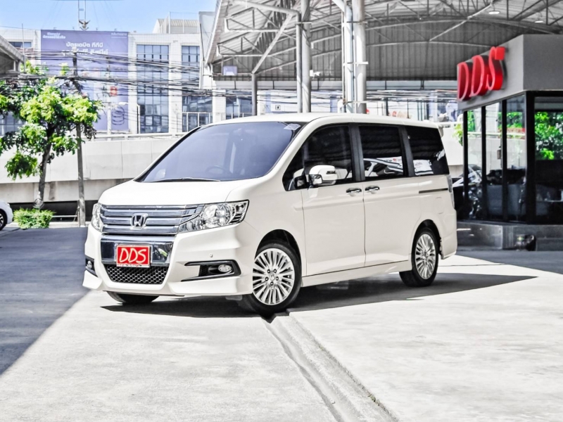 2013 HONDA STEPWAGON 2.0 SPADA