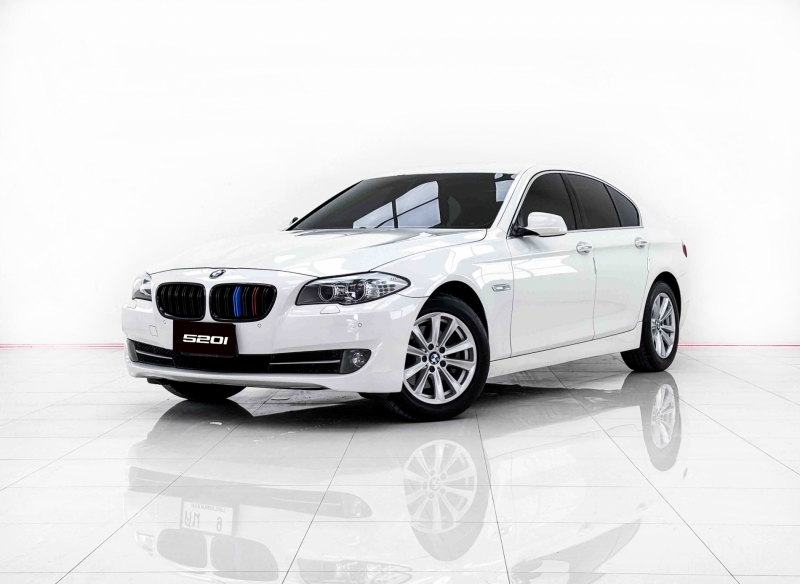 2013 BMW SERIES 5 520i