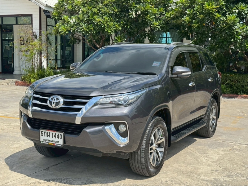 2015 TOYOTA FORTUNER 2.8 V 4WD