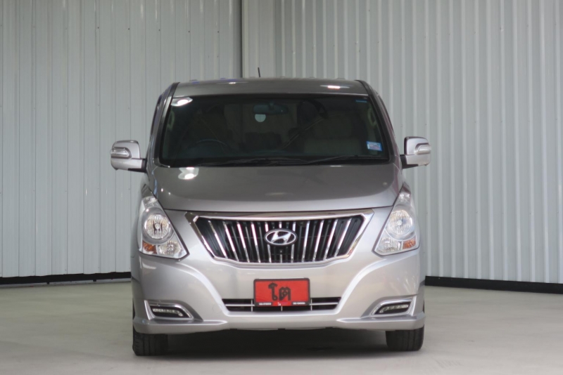 2018 HYUNDAI H-1 2.5 DELUXE