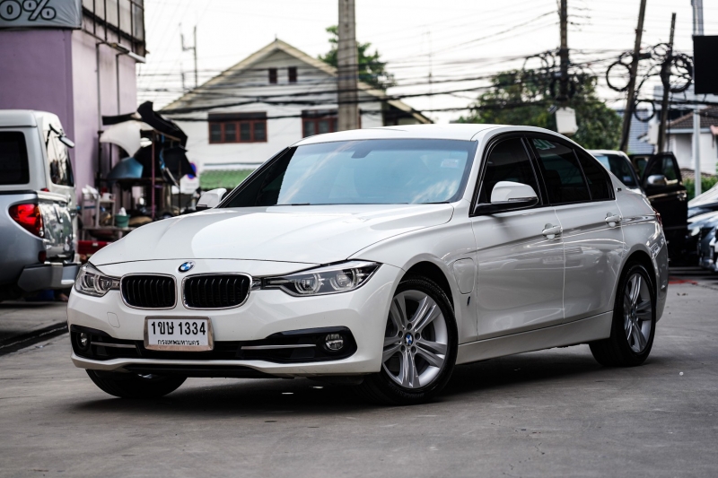 2018 BMW SERIES 3 330e Luxury