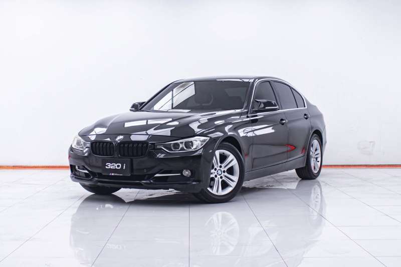 2013 BMW SERIES 3 320i
