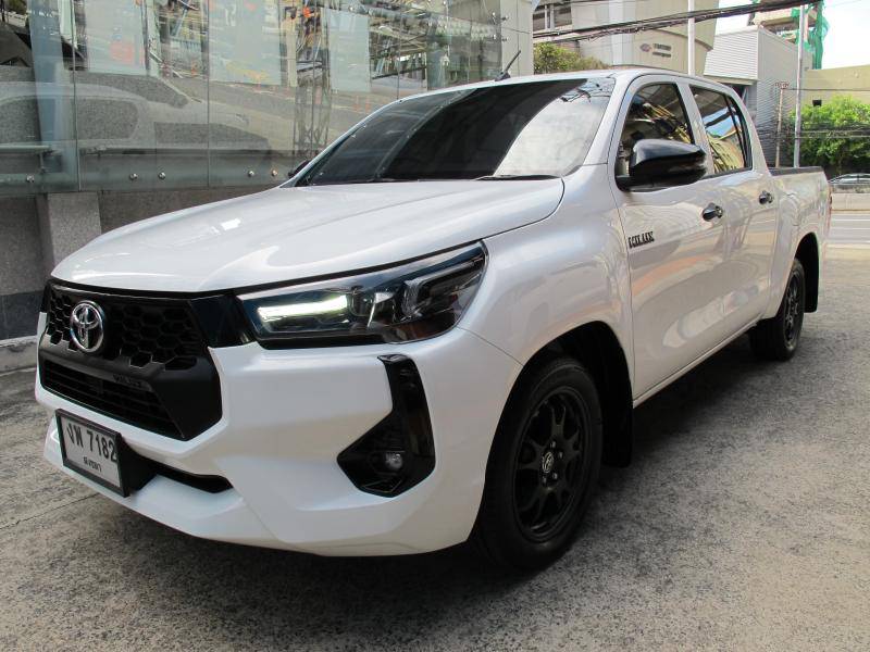2025 TOYOTA HILUX REVO 2.4 Doublecab Prerunner MID
