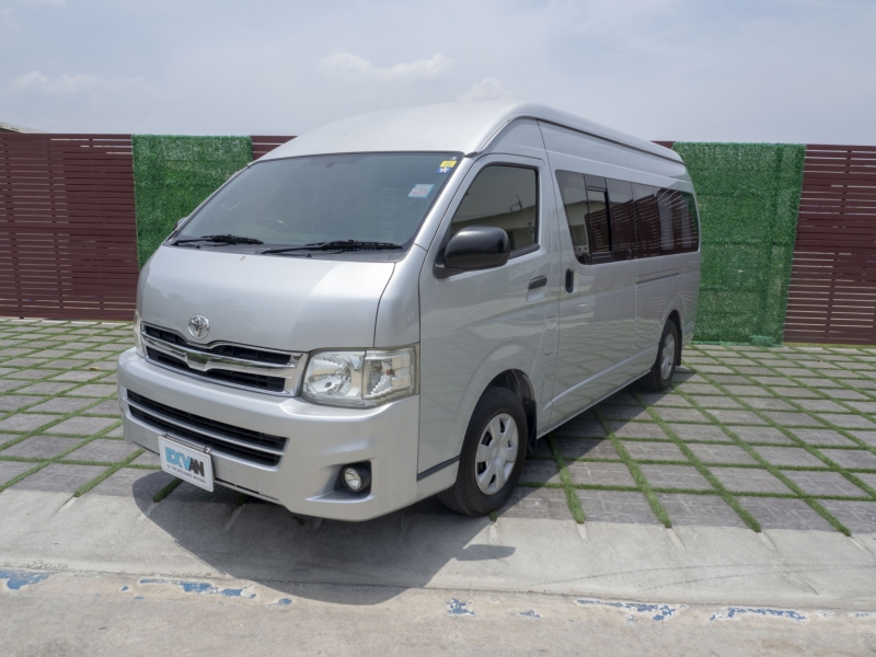2013 TOYOTA COMMUTER 2.5 D4D