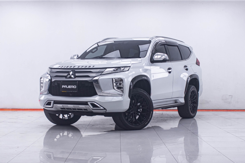 2019 MITSUBISHI PAJERO