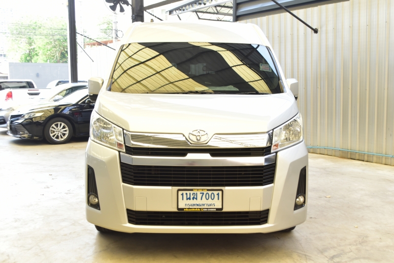 2022 TOYOTA COMMUTER 2.8 MT