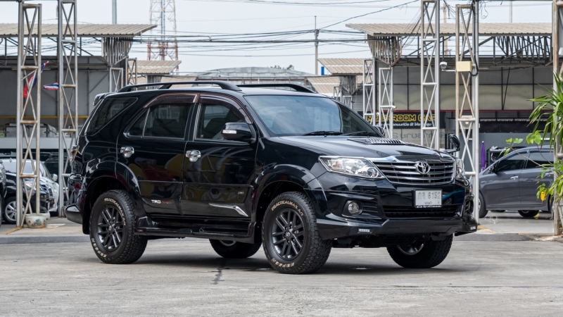 2015 TOYOTA FORTUNER 2.5 V