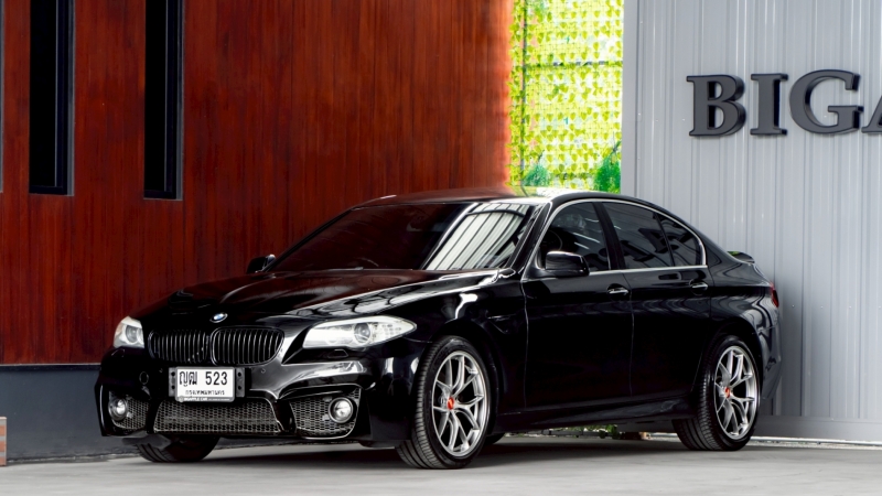 2011 BMW SERIES 5 523i