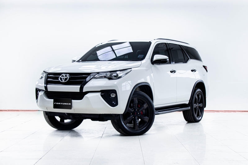 2017 TOYOTA FORTUNER 2.4 V 4WD