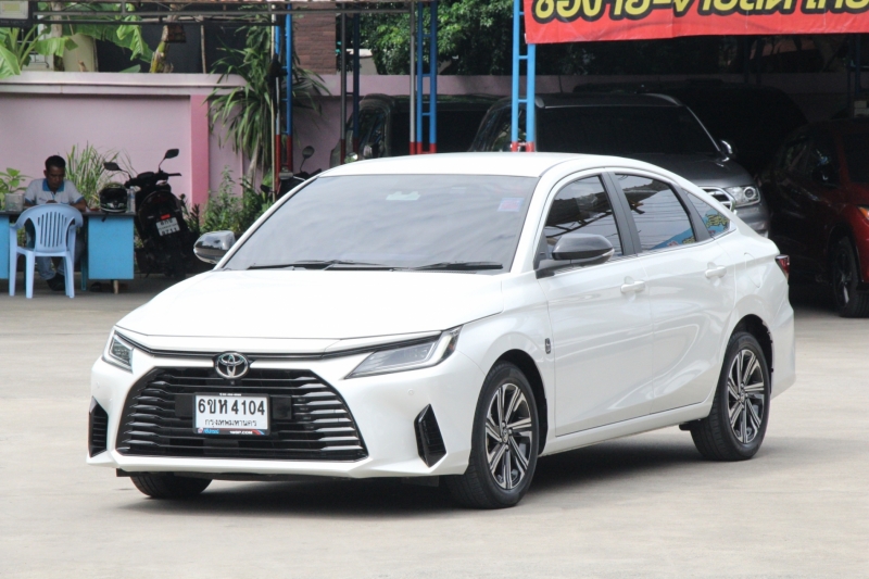 2022 TOYOTA YARIS ATIV Premium Luxury