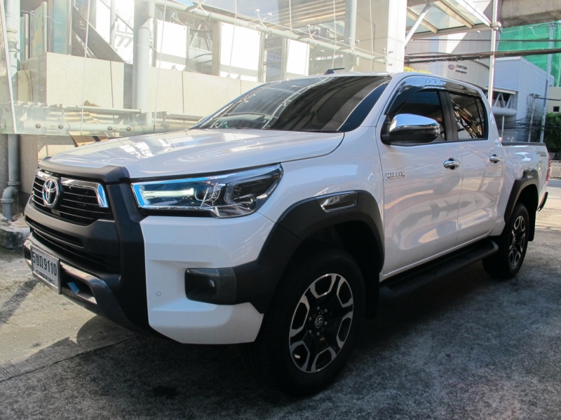 2024 TOYOTA HILUX REVO 2.4 Doublecab Prerunner MID