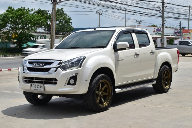 2016 ISUZU D-MAX โฉมสอง (12-19) Hi-Lander CAB4 1.9 Ddi Z DVD