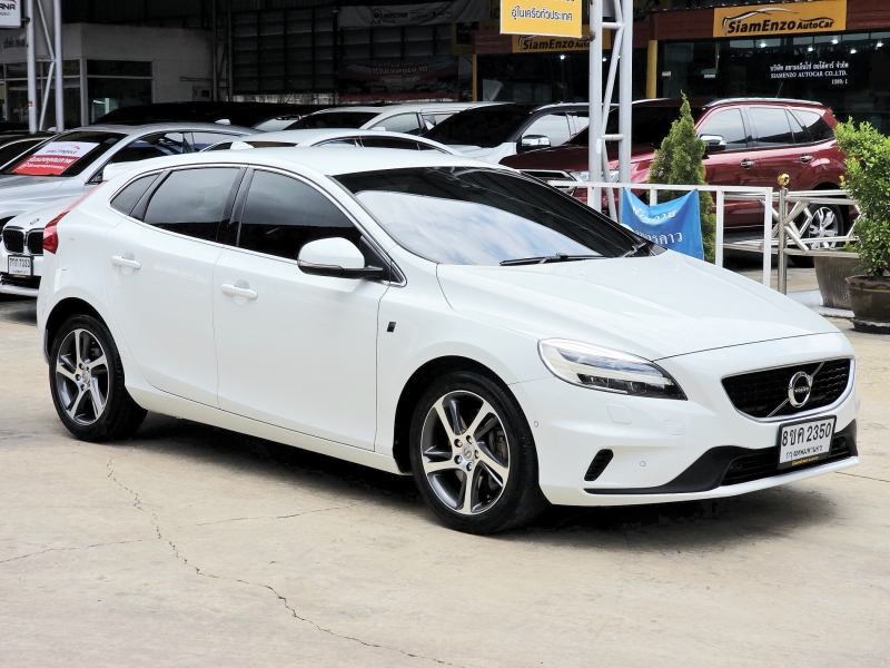 2018 VOLVO V40 T4