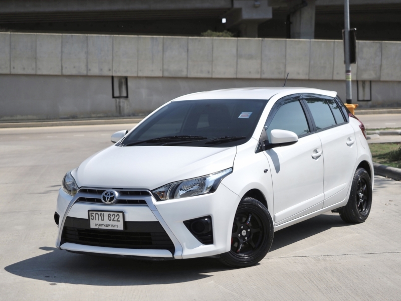 2015 TOYOTA YARIS 1.2 E