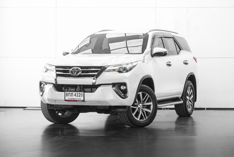 2019 TOYOTA FORTUNER 2.4 V 4WD