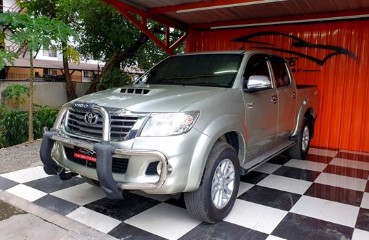 2013 TOYOTA HILUX VIGO 2.5 E DOUBLE CAB PRERUNNER