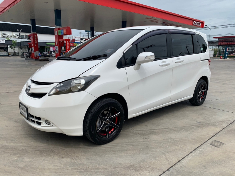 2010 HONDA FREED 1.5 E