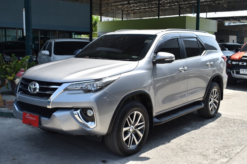 2017 TOYOTA FORTUNER 2.4 V 4WD