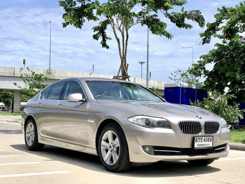 2012 BMW SERIES 5 523i