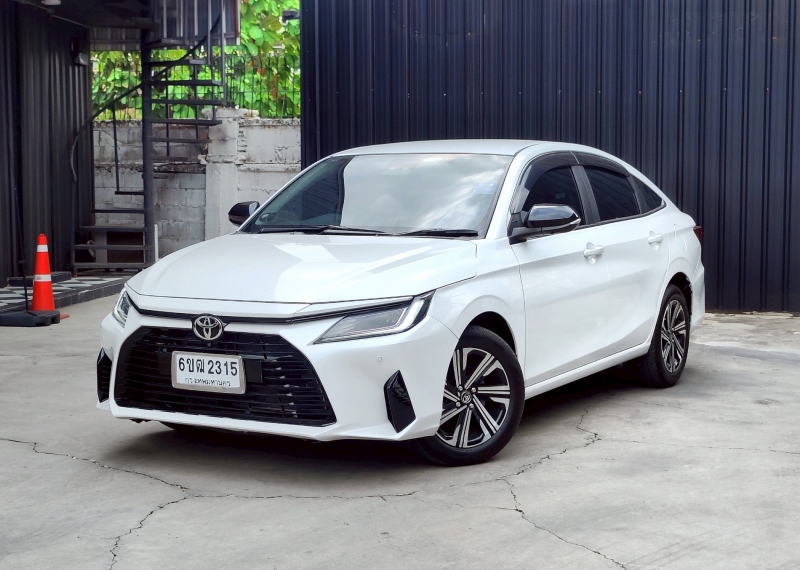 2023 TOYOTA YARIS ATIV Premium Luxury