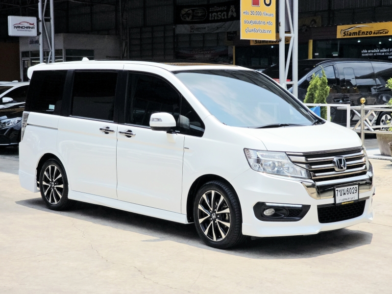2014 HONDA STEPWAGON 2.0 SPADA