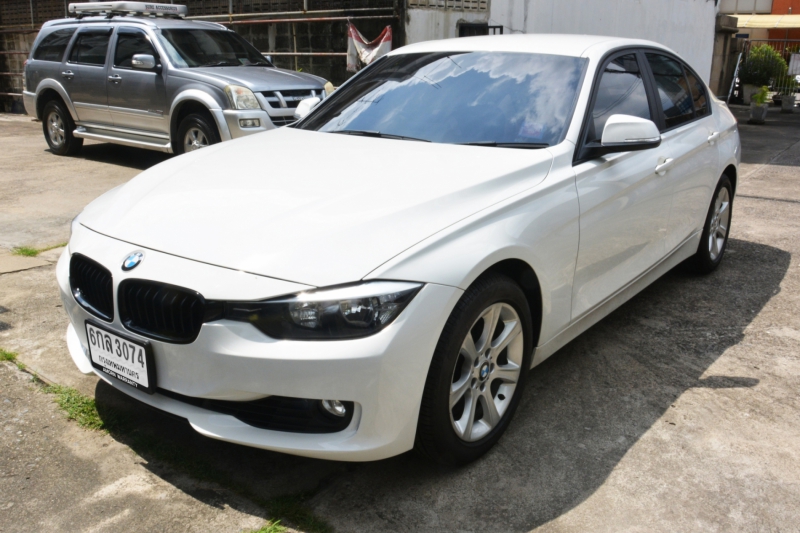2013 BMW SERIES 3 320i