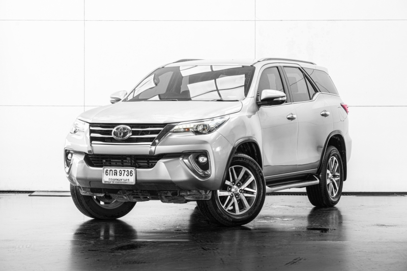 2017 TOYOTA FORTUNER 2.4 V