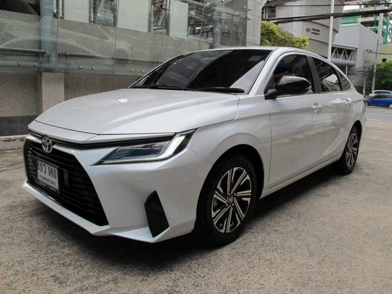 2025 TOYOTA YARIS ATIV Premium Luxury