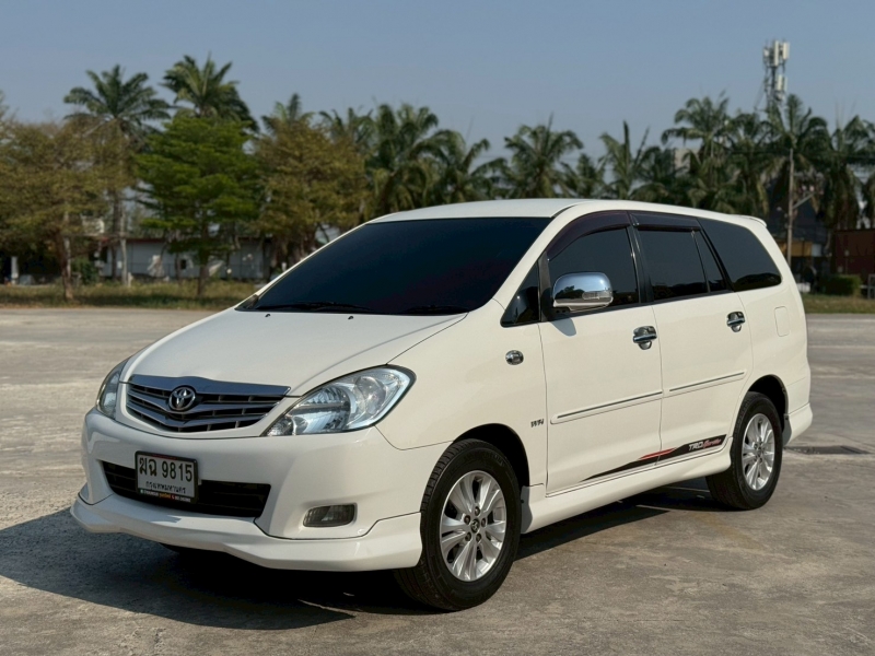 2011 TOYOTA INNOVA 2.0 V