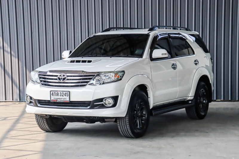 2015 TOYOTA FORTUNER 2.5 V