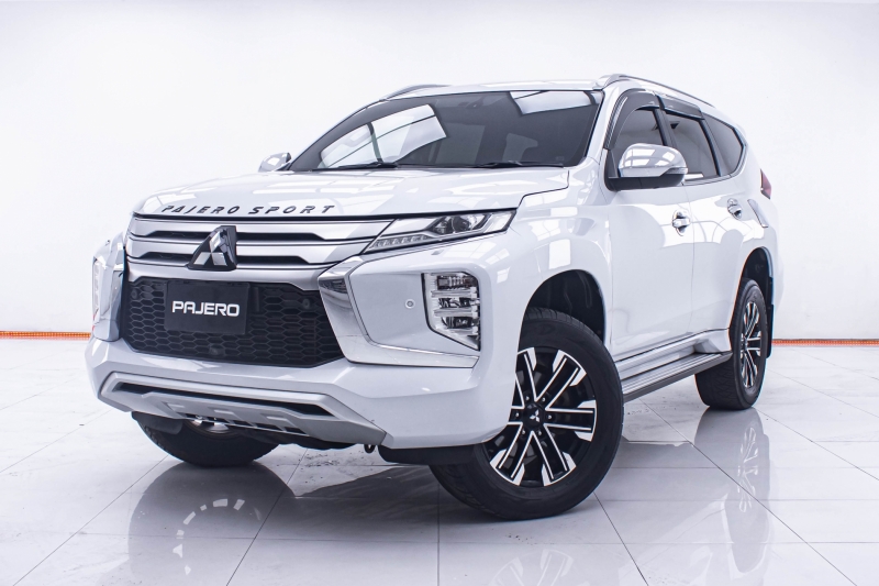 2020 MITSUBISHI PAJERO