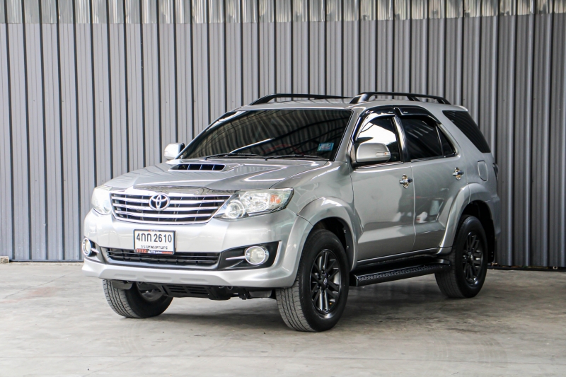 2015 TOYOTA FORTUNER 2.5 V