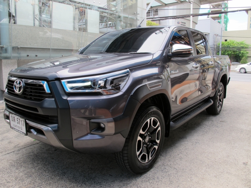 2025 TOYOTA HILUX REVO 2.4 Doublecab Prerunner MID