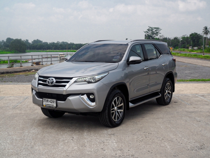 2017 TOYOTA FORTUNER 2.4 V